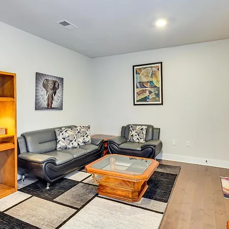 6 Mi To Broadway: Townhome W/ Balcony! Holiday home *