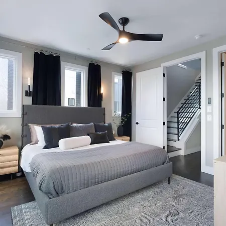2 Homes! Broadway Views, Rooftops & Karaoke *