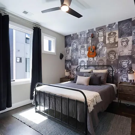 2 Homes! Broadway Views, Rooftops & Karaoke Nashville