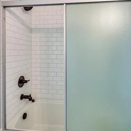 6 Mi To Broadway: Townhome W/ Balcony!
