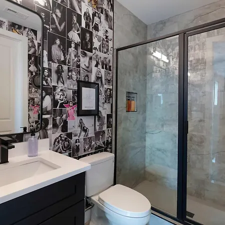 2 Homes! Broadway Views, Rooftops & Karaoke Holiday home