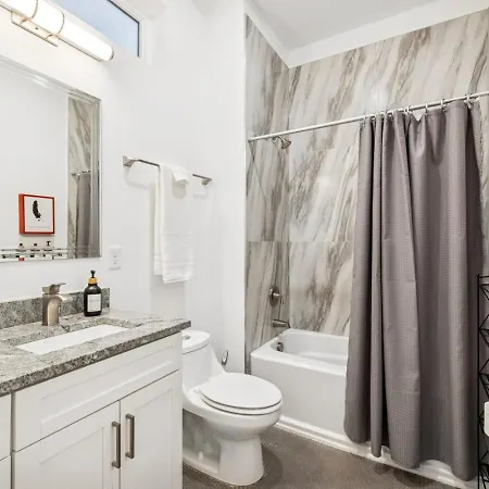 Scene In Chic East Nash 12 Min To Broadway Holiday home