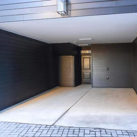 Holiday home 2 Homes! Broadway Views, Rooftops & Karaoke