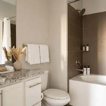 Apartment Boulevard Midtown 30ft Ceilings 1br 01
