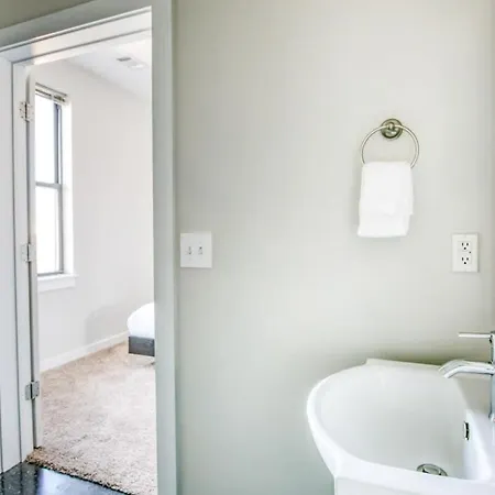 Two Cozysuites Music Row In Apartment