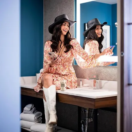 Cambria Midtown 4*