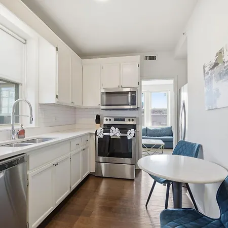 Apartment 3br Minutes To Downtown| Parking *