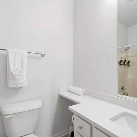 Apartment Cozy 3br Near Vanderbilt & Downtown| Parking *