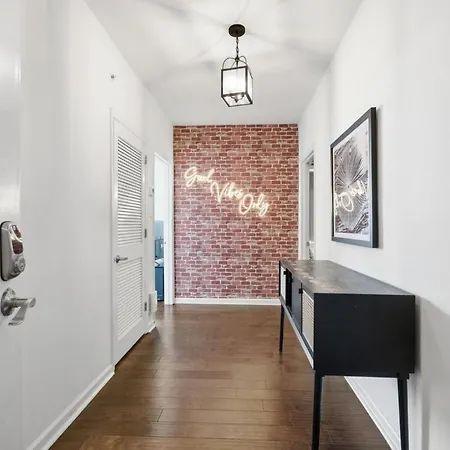 3br Minutes To Downtown| Parking *