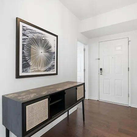 Apartment 3br Minutes To Downtown| Parking