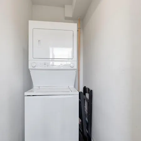 Apartment 3br Minutes To Downtown| Parking
