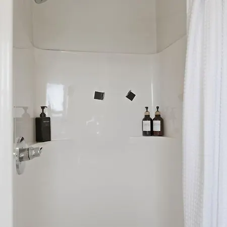 Apartment 3br Minutes To Downtown| Parking Nashville
