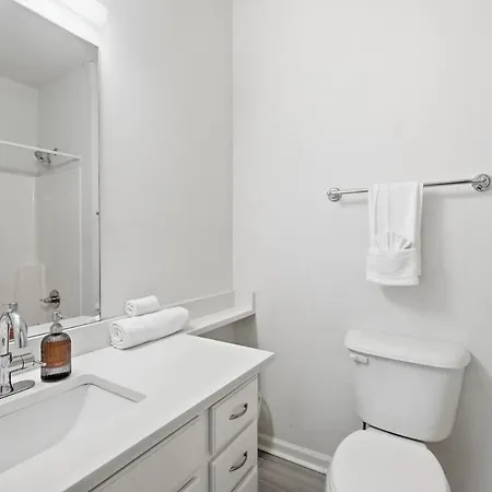 3br Minutes To Downtown| Parking *