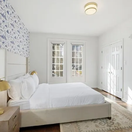 3br Minutes To Downtown| Parking Apartment