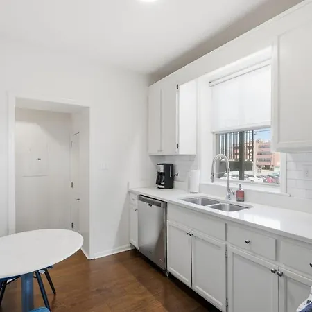 3br Minutes To Downtown| Parking *