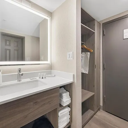 La Quinta By Wyndham Airport/opryland 3*