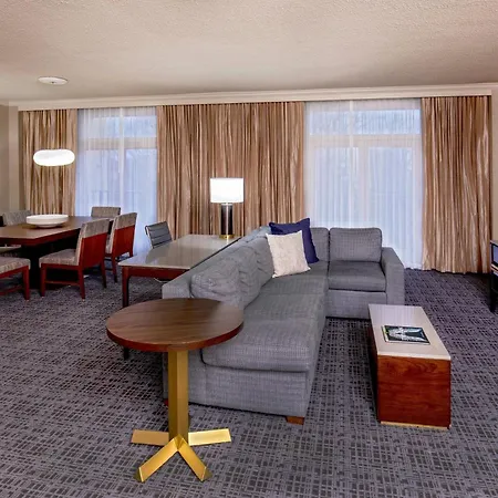 Sheraton Music Airport 4*