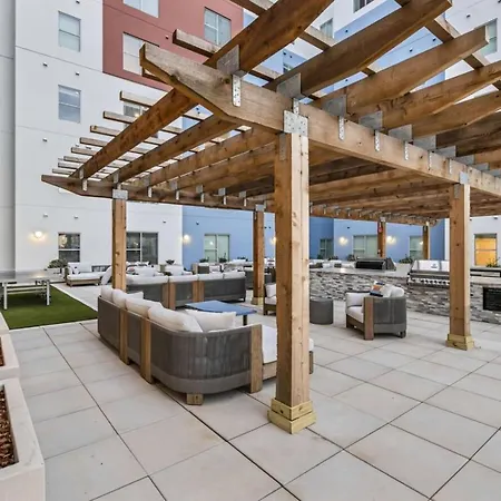 Apartment Posh Castle Pool Gym Parking *
