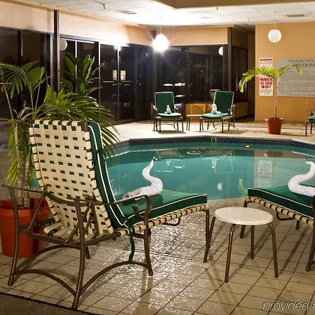 Hotel Doubletree By Hilton Airport 3*