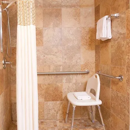 Hotel Hampton / Vanderbilt 3*