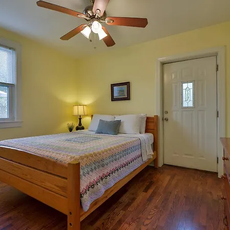 Near Downtown Holiday home *