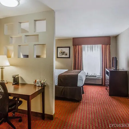 Quality Airport Hotel 4*