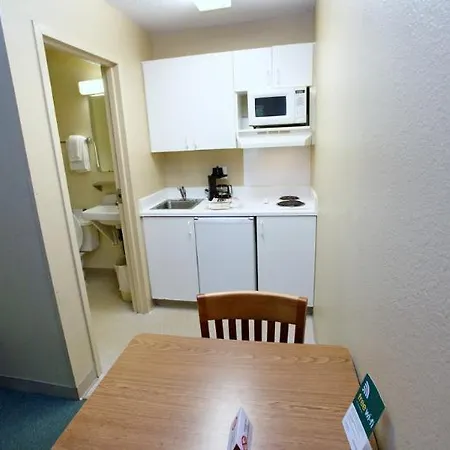 Hotel Hometowne - Airport/briley Pkwy 2*
