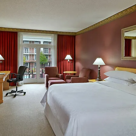 Hotel Sheraton Music Airport 4*
