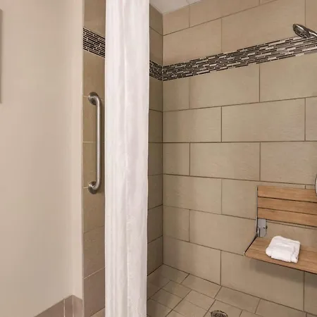 Hotel Country & By Radisson, Airport East, Tn 4*