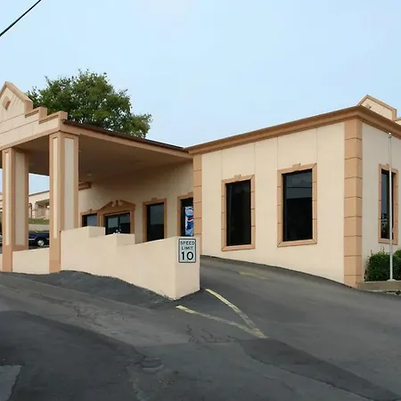 Super 8 By Wyndham Near Downtown / I-40 Nashville