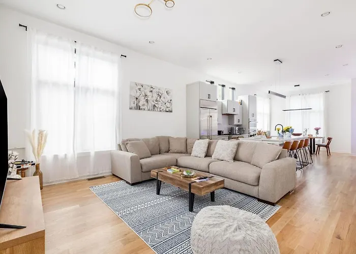 Extra Spacious 4 Bed / 4.5 Bath Music Row Home