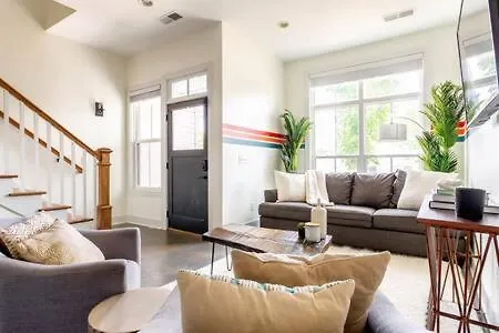 The Dogwood House - Cute Cozy And Close To Everything
