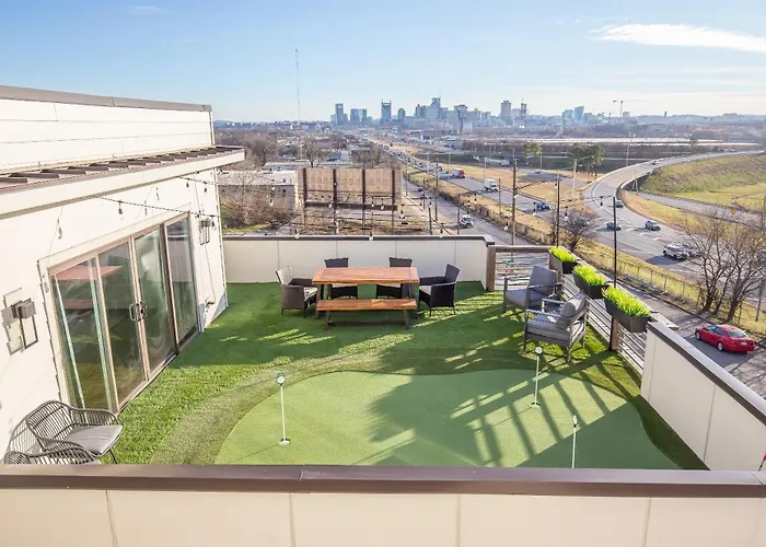 Jack Daniels House With Rooftop Golf, City Views! 8Min To Whiskey Row! Sleeps 10!
