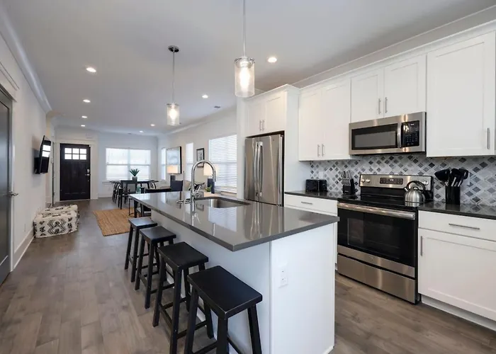 Ten Minutes To Broadway Music City Modern Townhome