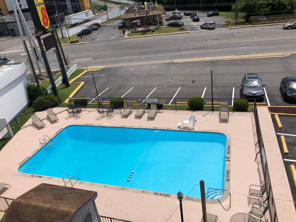 Hotel Super 8 By Wyndham Downtown