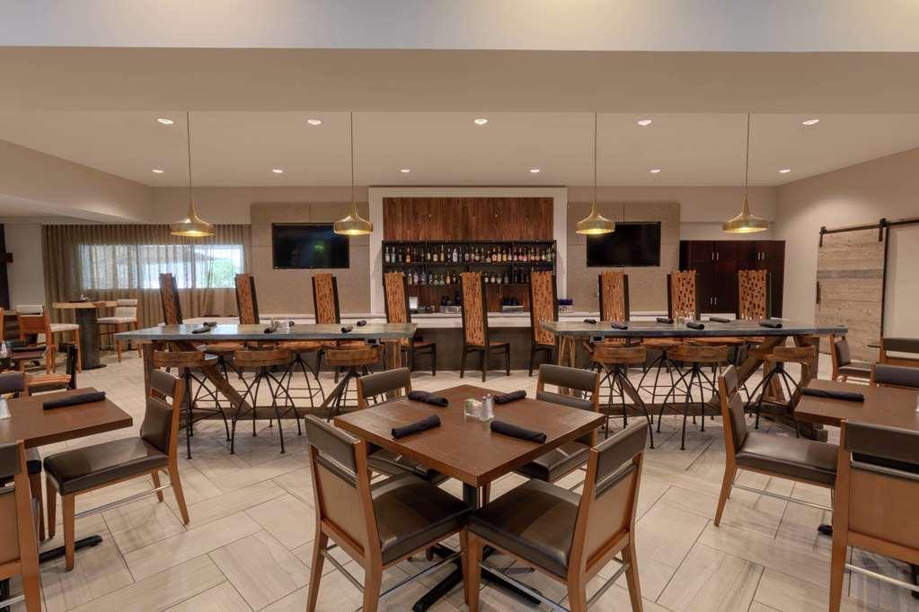 Hotel Doubletree By Hilton Airport 3*