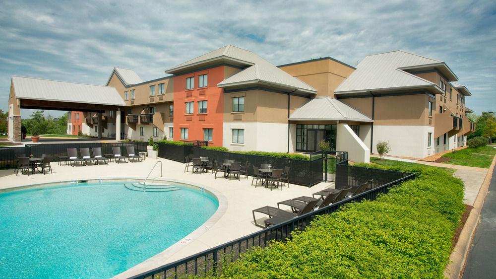 Express Airport By Ihg Hotel 3*