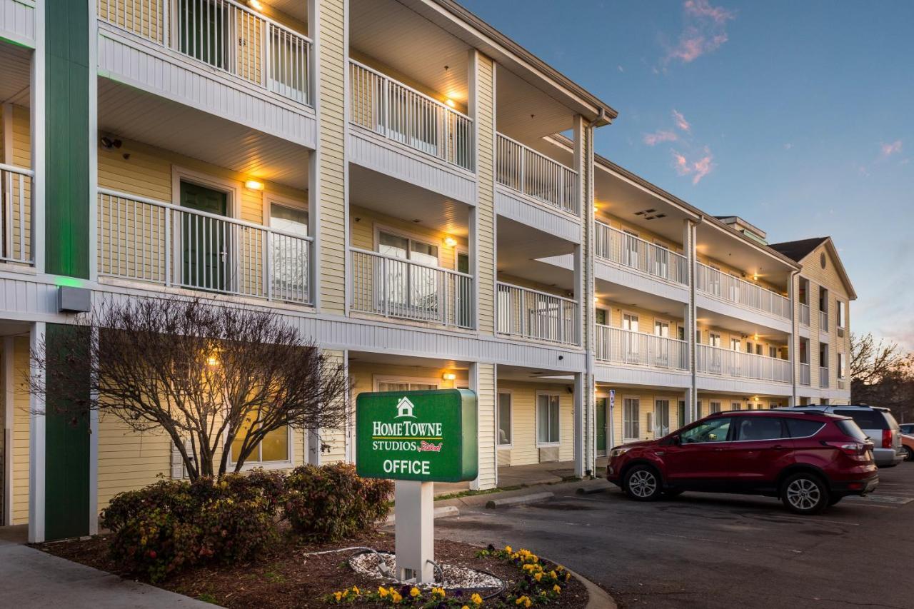 Hometowne By Red Roof - Airport/briley Pkwy Hotel