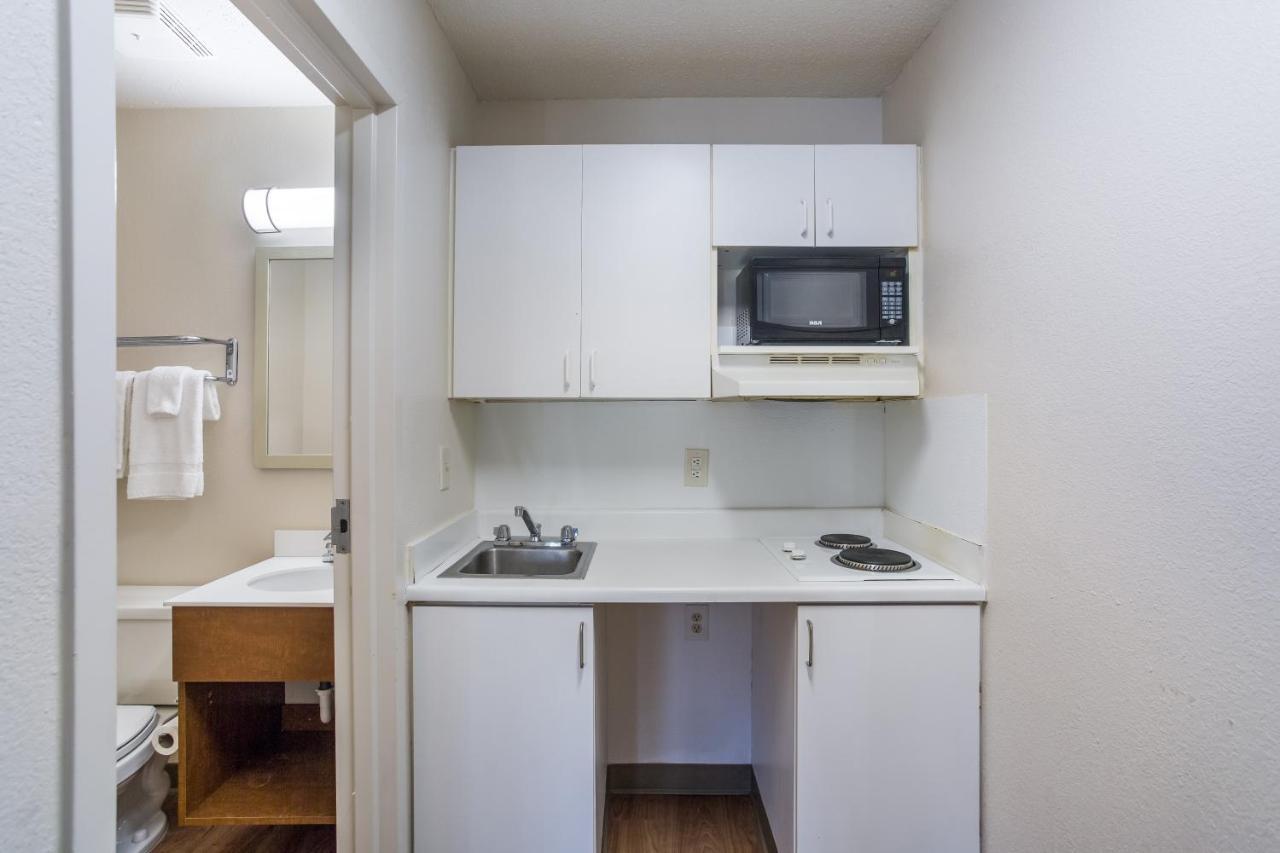 Hometowne By Red Roof - Airport/briley Pkwy 2*