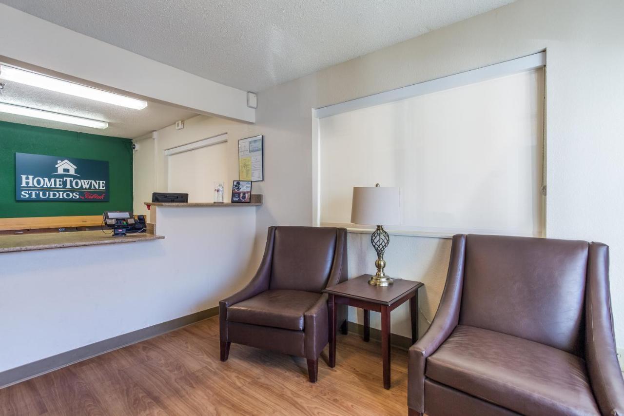 Hometowne By Red Roof - Airport/briley Pkwy Motel