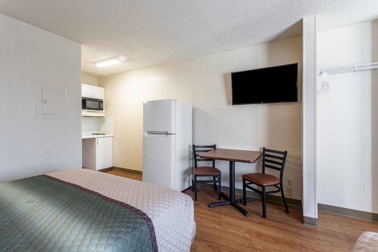 Hometowne By Red Roof - Airport/briley Pkwy Nashville