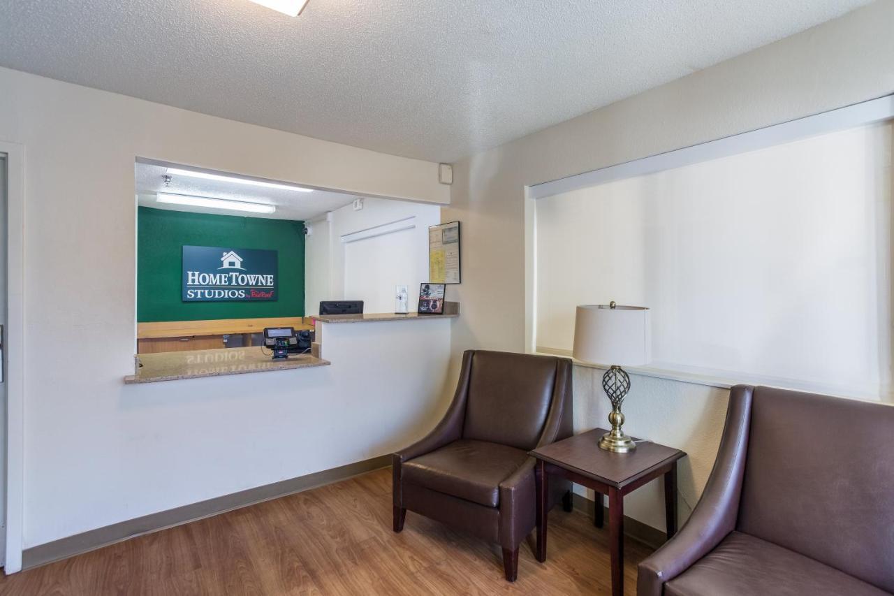 Hometowne By Red Roof - Airport/briley Pkwy Hotel 2*