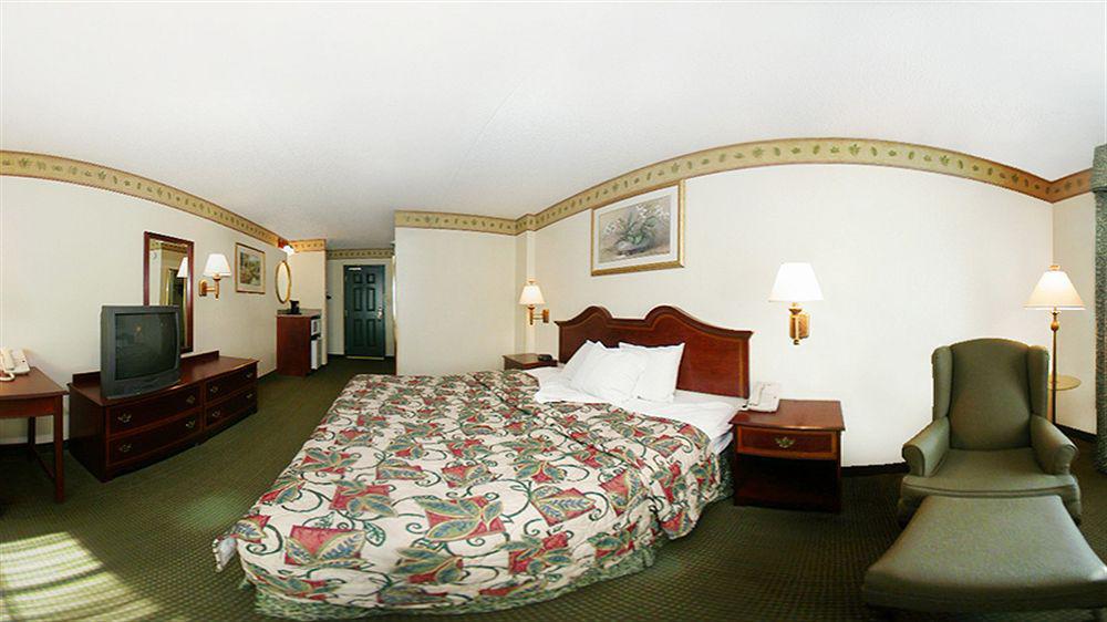 Comfort & Near Tanger Outlets I-24 Antioch Hotel 3*