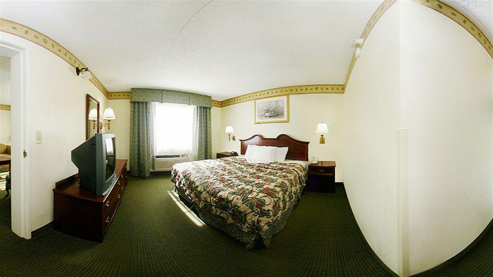 Comfort & Near Tanger Outlets I-24 Antioch Hotel