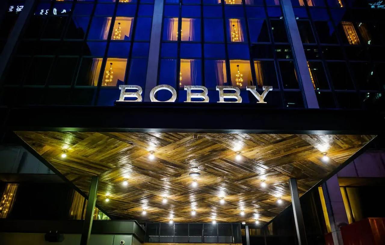 Bobby 4*