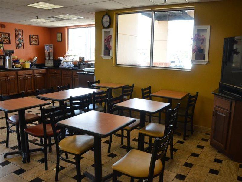 Days By Wyndham Airport East 2*