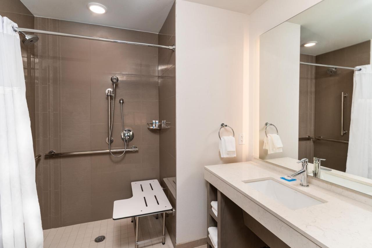 Hyatt House Airport Hotel 3*