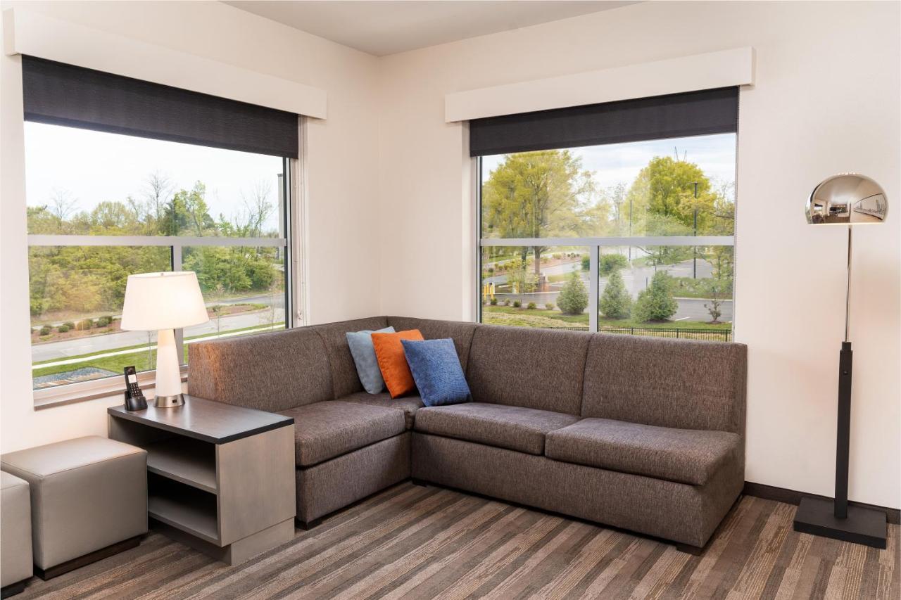 Hyatt House Airport 3*