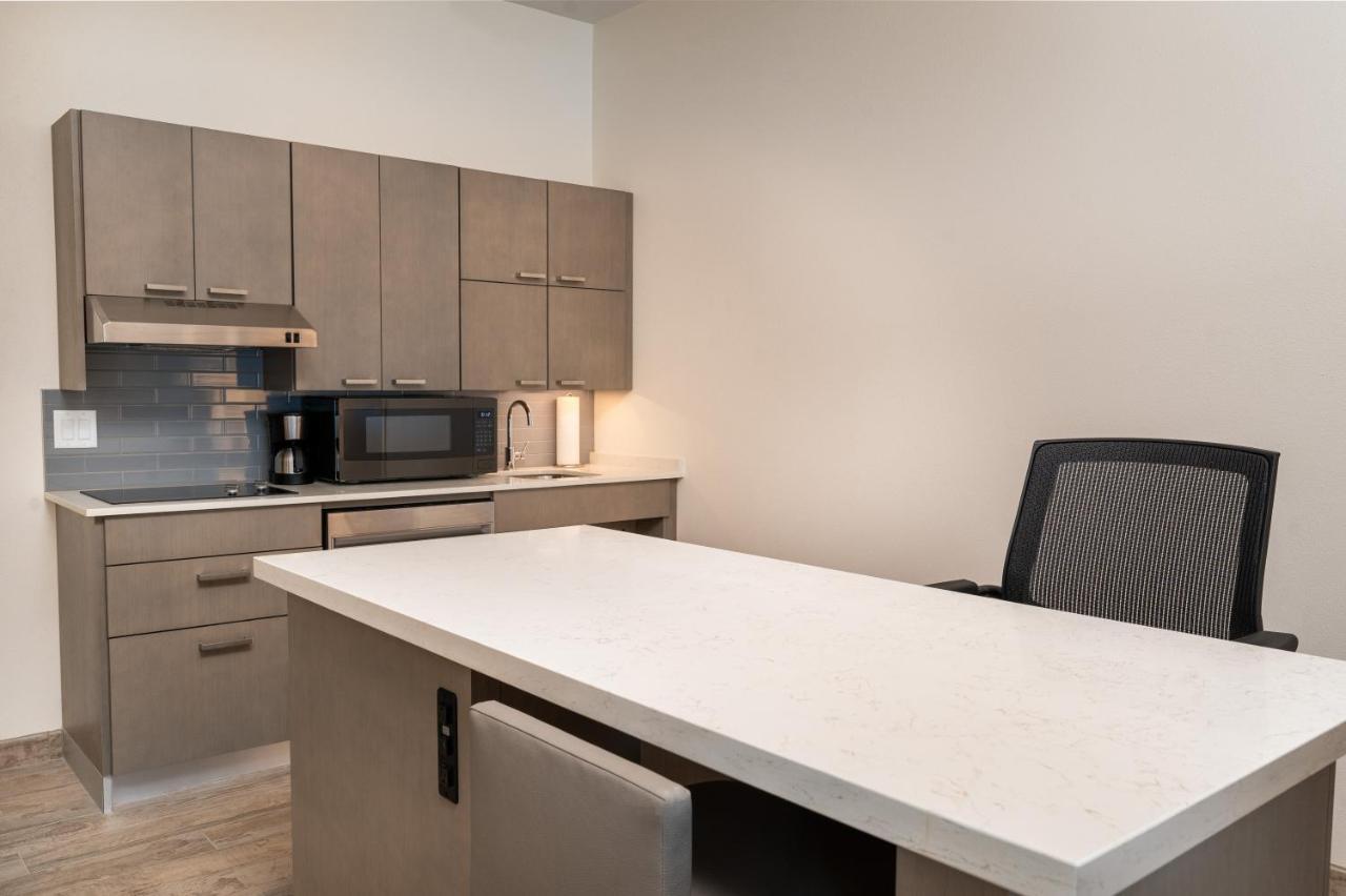 Hyatt House Airport Hotel 3*