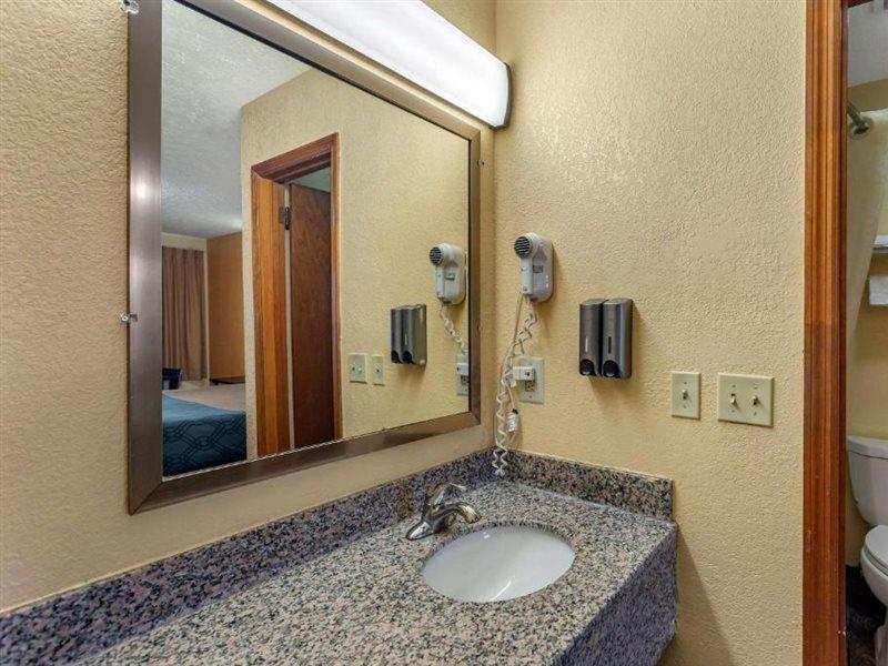 Econo North - Opryland Motel